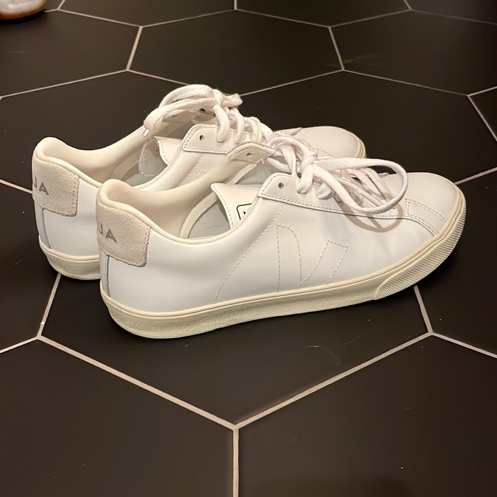 Veja Esplar size 9 women’s all white sneakers